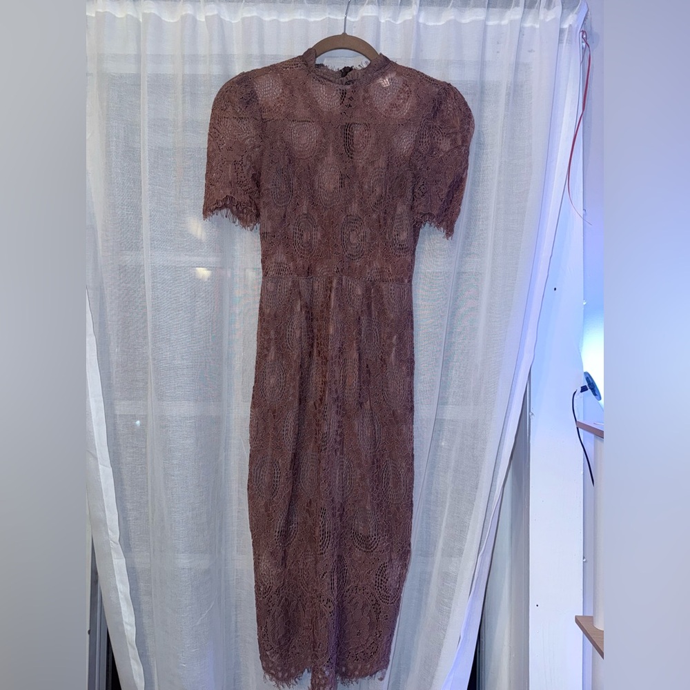L'ATISTE Lace Midi Dress in Mauve